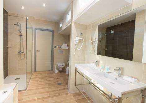 MASTERSUITE BATHROOM3 Hotel HL Suitehotel Playa del Ingles**** Gran Canaria
